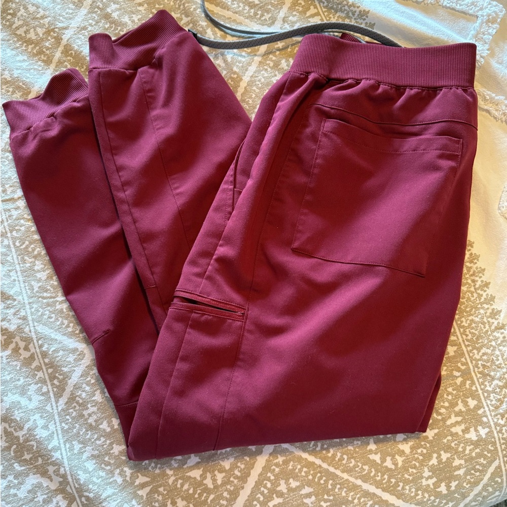 Fabletics on call scrub jogger pant